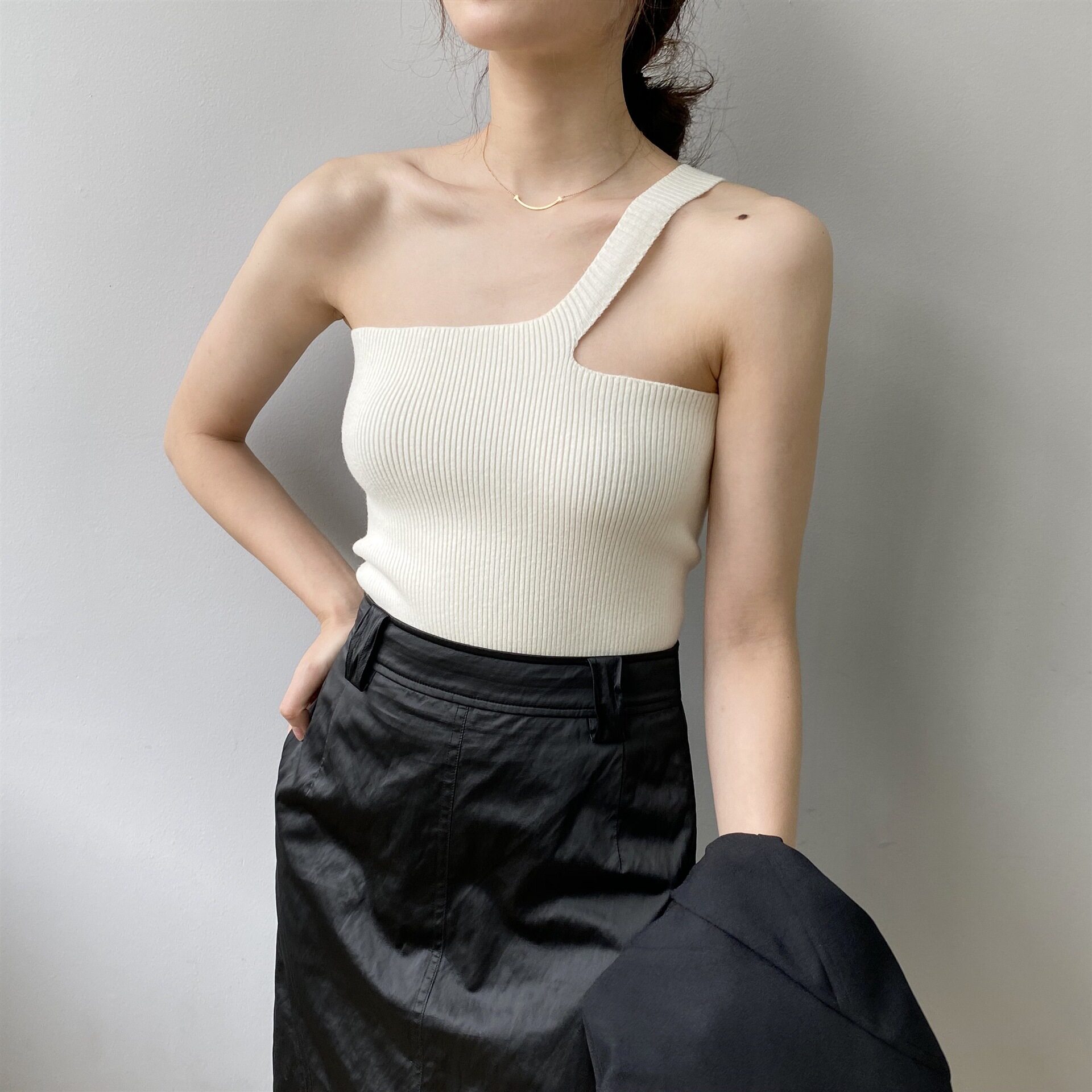 一字肩抹胸夏季小众设计感斜吊带甜酷背心外穿内搭短款针织上衣女