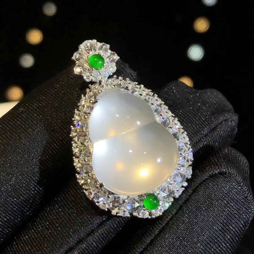 原创俄罗斯玻璃种玉石吊坠女项链高冰白葫芦媲美翡翠纯银镀18k金