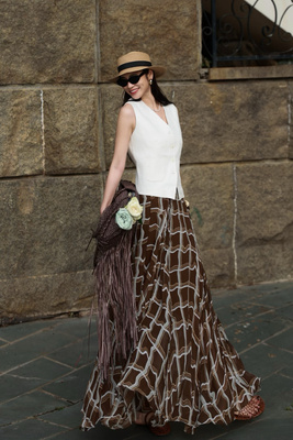 100%亚麻马甲加超大摆半裙套装松弛复古白色马甲搭配咖色格子裙