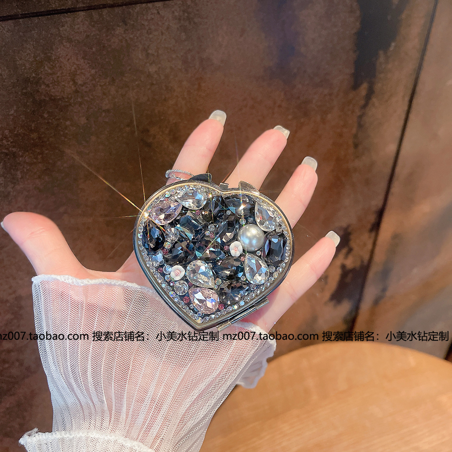 随身小药盒收纳盒手工镶钻高颜值便携糖果盒女士小首饰盒高档礼物