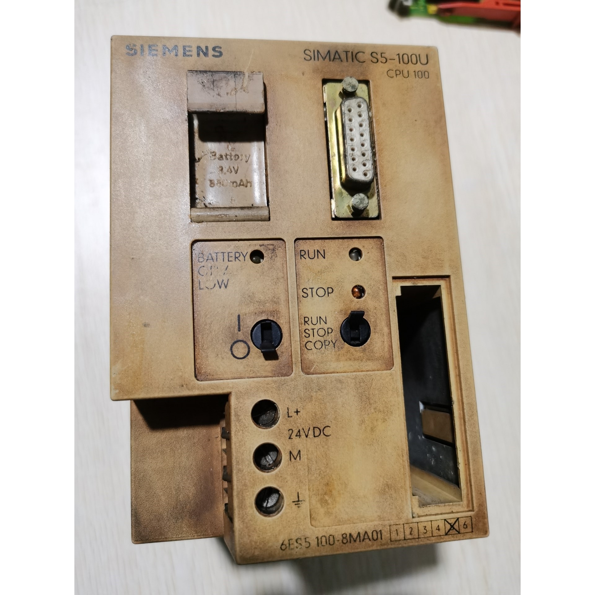 SIMATIC S5-100U100-8MA012实物图