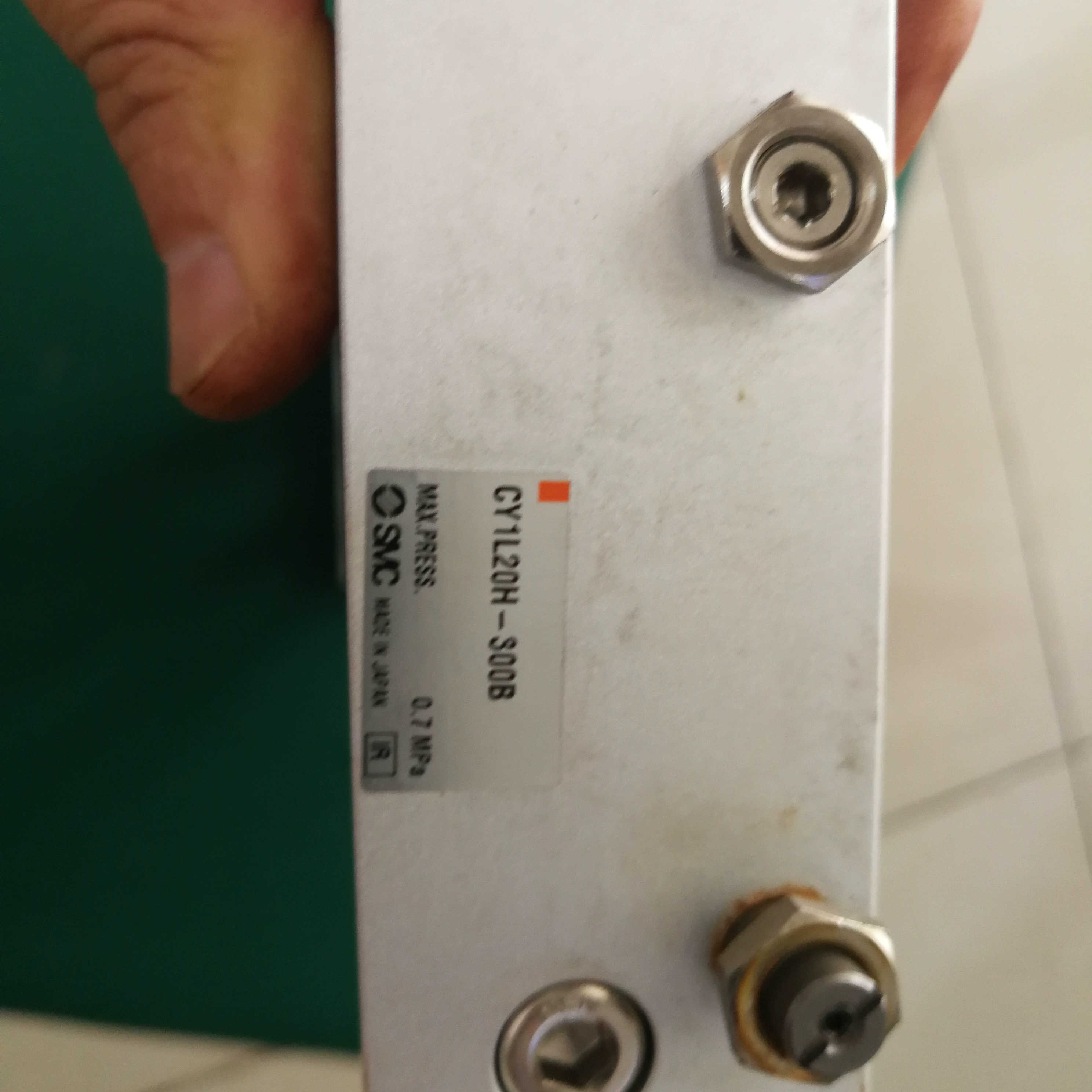 无杆气缸CY1L20H-300九成新