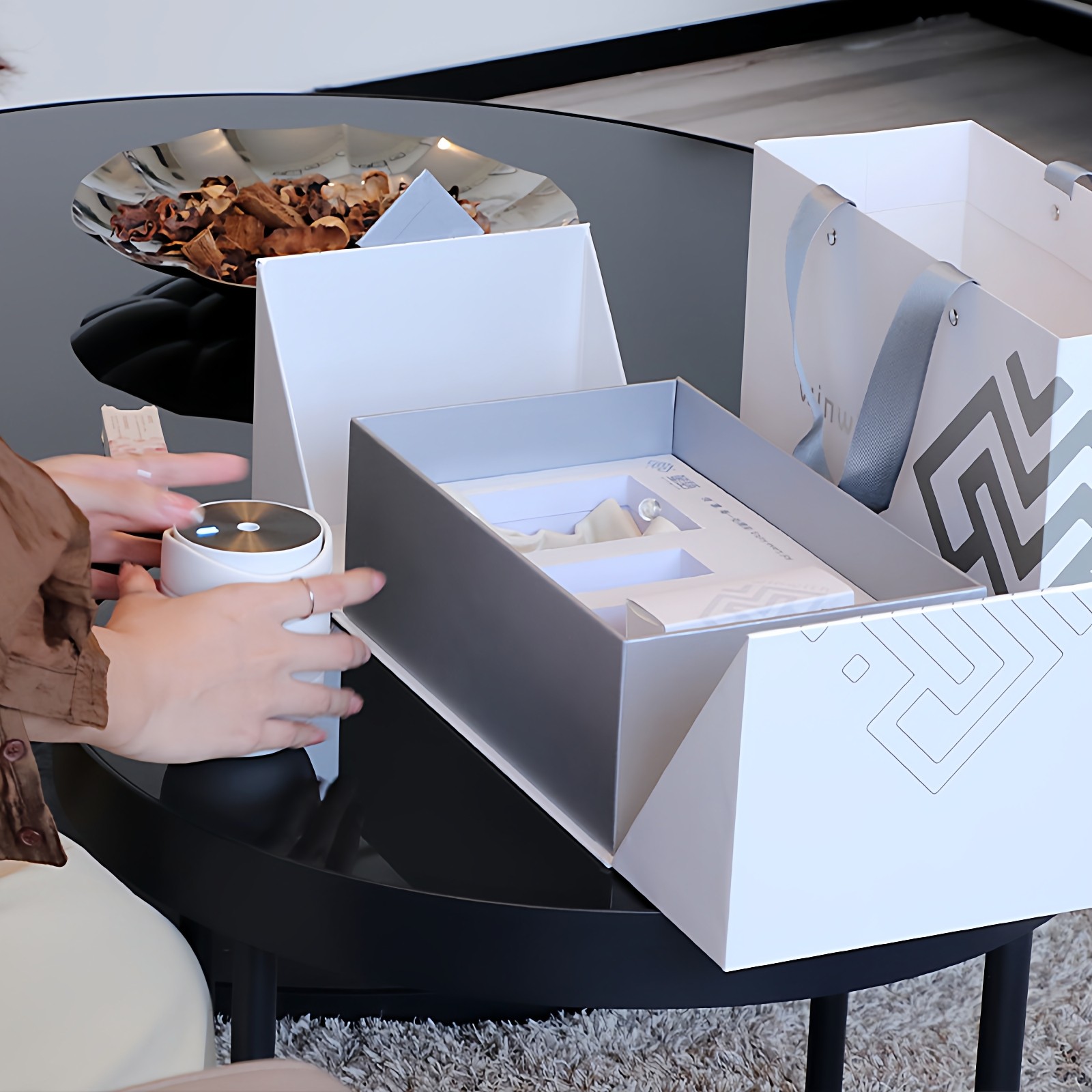 萤语小白白精油香薰机卧室家用车载香氛扩香机香薰自动喷香扩散器