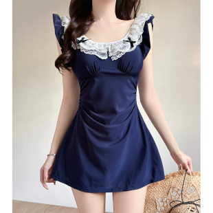 度假风泳衣女2026新款 高级感蕾丝拼接连体遮肉显瘦温泉绝美泳装