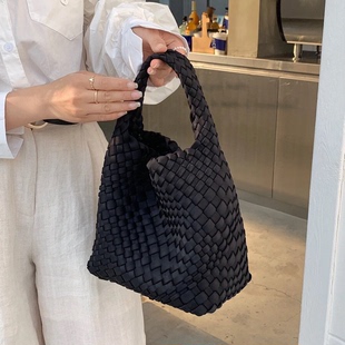 柚子pomelo尼龙布手工编织水桶包小众通勤腋下包高级感链条托特包