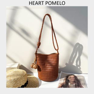 Heart 水桶包单肩斜挎包沙滩包 Pomelo真皮手工编织包包女2025新款