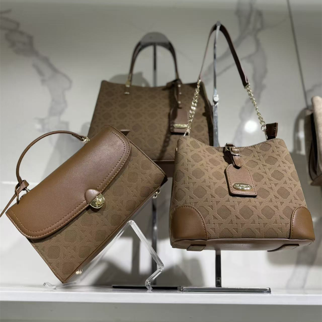 红蜻蜓正品商场同款女手提包桶包