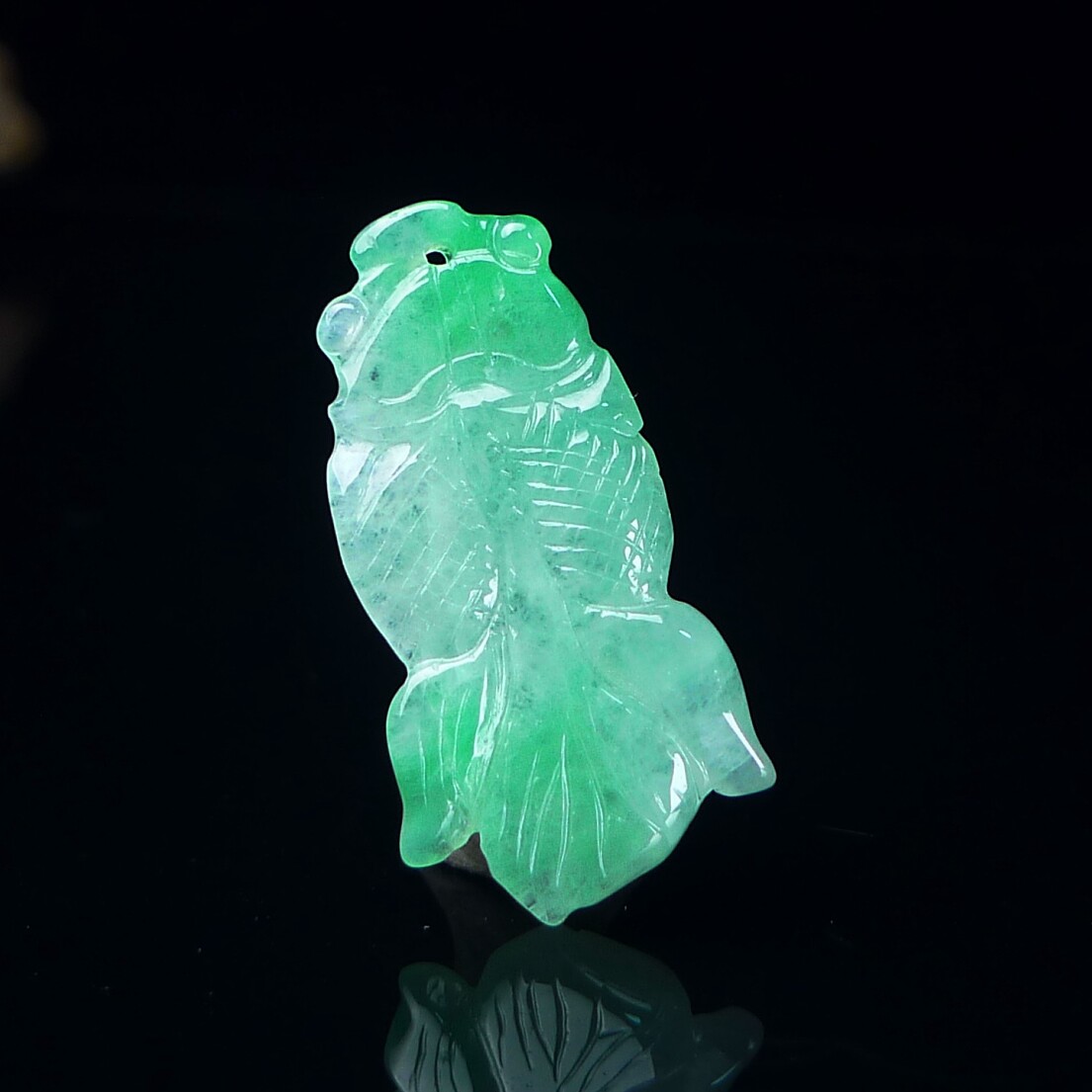 缅甸天然翡翠A货甜绿金鱼玉器挂件 苹果绿翡翠金鱼吊坠 年年有余