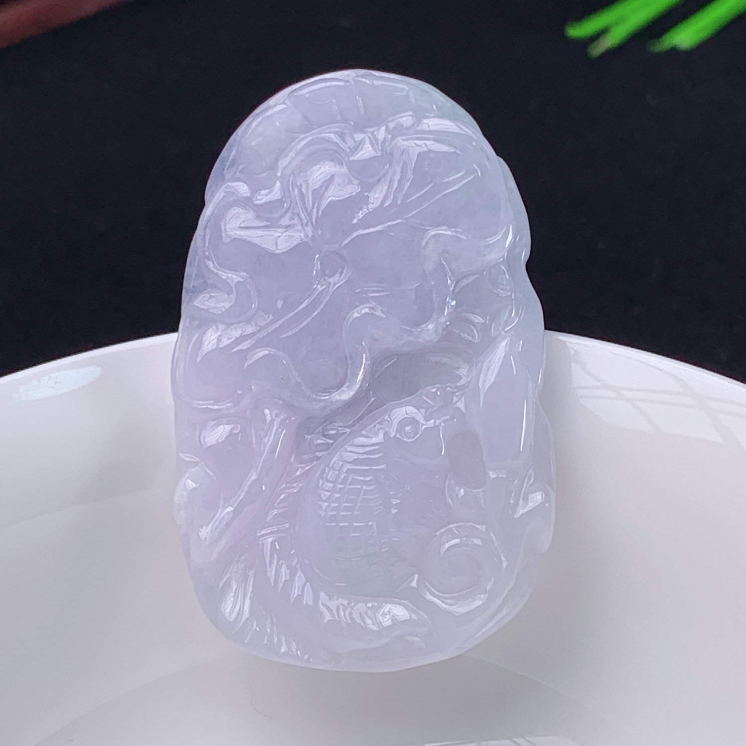 缅甸天然翡翠A货浅紫荷叶鱼吊坠
