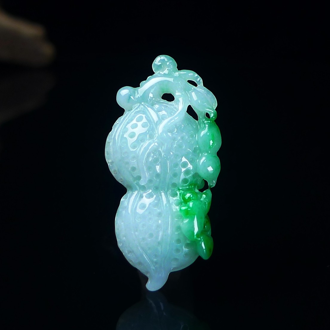 缅甸天然翡翠A货飘阳绿花生玉石