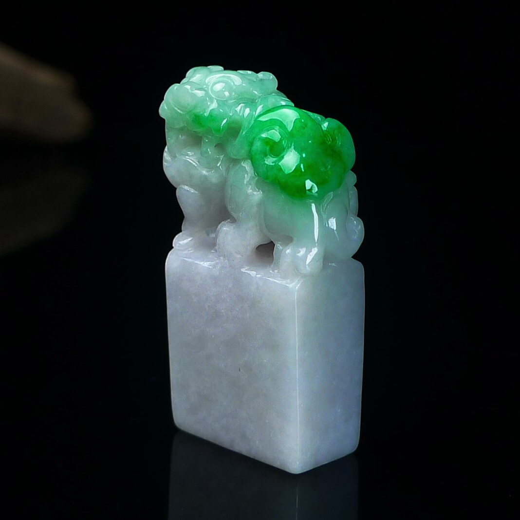 缅甸天然翡翠A货狮子印章玉石