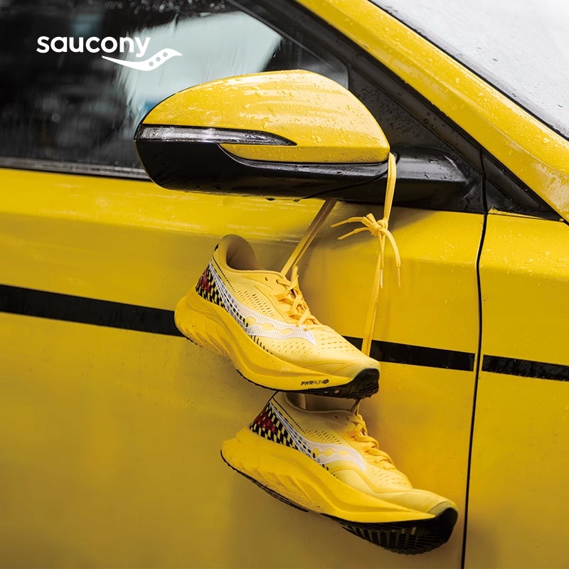 索康尼啡速4男女竞速跑鞋