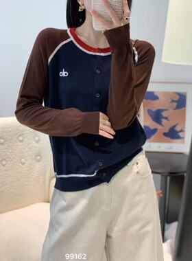 井美2025秋季新款韩版设计感拼色圆领长袖针织开衫女宽松显瘦上衣