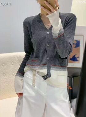 2025秋季新款小众纯色V领单排扣拼接长袖针织开衫不井美规则外套