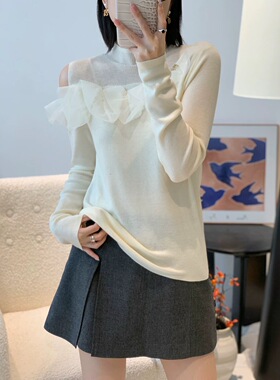 井美2025秋季新款设计感露肩网纱拼接半高领洋气小衫长袖针织衫