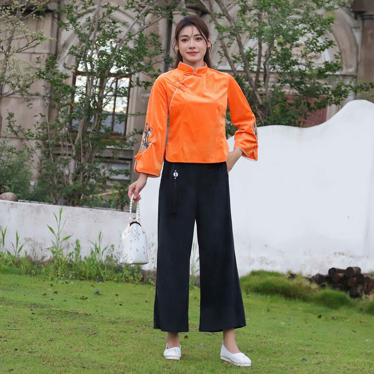 精致刺绣唐装异步倾歌丝绒条纹