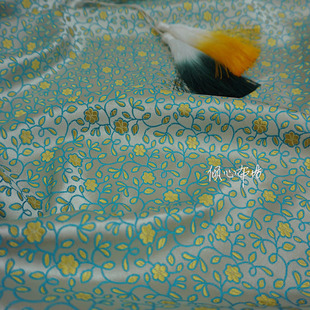 天缥青色浅白色可爱连枝小花俏皮织锦缎布料古香丝绸面料旗袍汉服