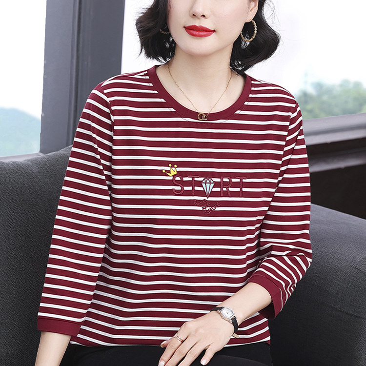 妈妈装秋上衣圆领刺绣中老年宽松大码新款休闲七分袖条纹T恤女士