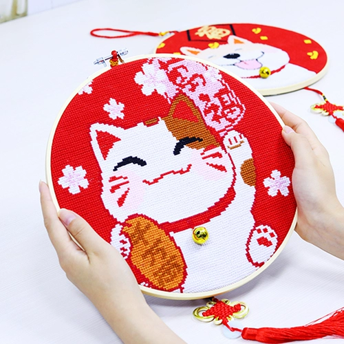 Небольшие части скрещенной строчки гостиной, чтобы набирать тела кошек богатства