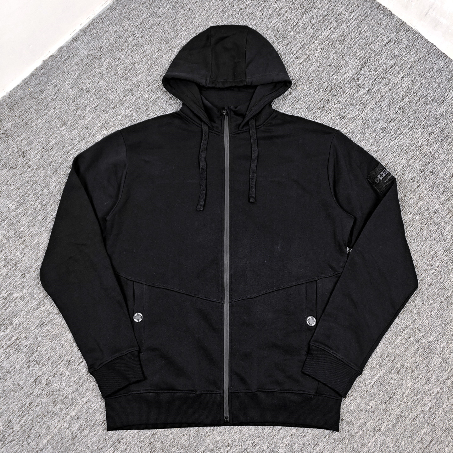 瑕疵大码胸围120CM瑞士老牌户外运动男士连帽压胶拉链卫衣黑色