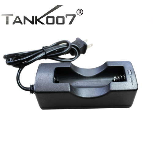 TANK007 手电带线单充锂电池充电器 手电 18650充电器探客