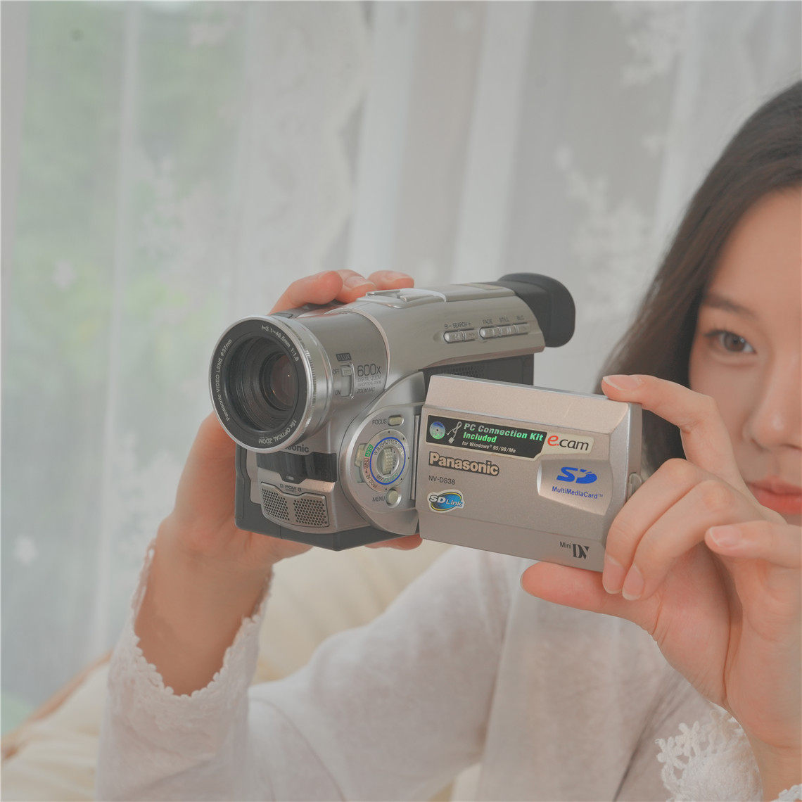手持DV机坏真机当道具出图片