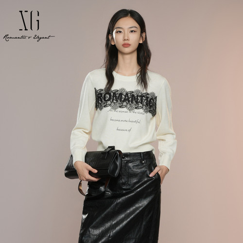 XG雪歌2025秋绵羊毛蕾丝拼接字母印花针织衫上衣女XK311025A691
