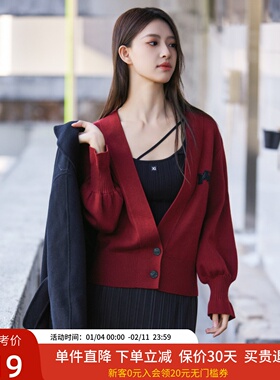 XG雪歌新年红毛衣2025春新品V领针织衫开衫上衣女装XK111023A113
