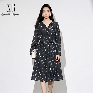 XG雪歌25秋款法式系带V领显瘦A版中长碎花连衣裙女XL304830A806
