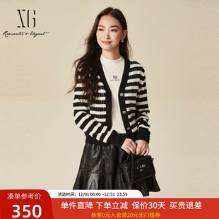 女XJ411062B299 吸睛亮片显瘦V领条纹针织开衫 xg雪歌2024冬装 新款