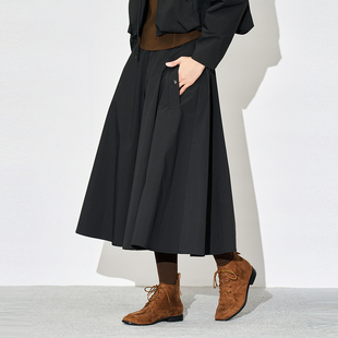 XG雪歌25冬款A版半身裙女简约百搭休闲风伞形小黑裙XL403605A890