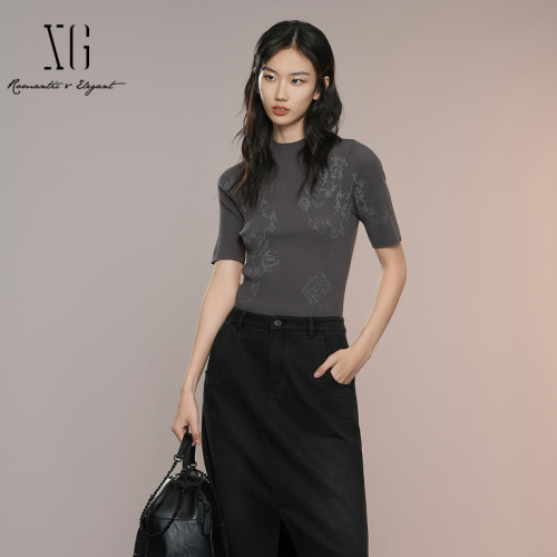 XG雪歌2025秋趣味印花修身显瘦通勤针织衫女短袖上衣XK311015A281
