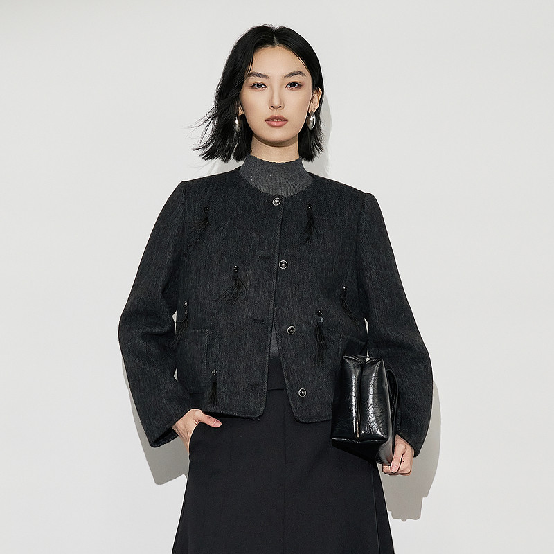 XG雪歌绵羊毛短外套XL407625A883