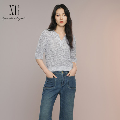 XG雪歌25秋吸睛珠片显瘦V领短款镂空钩花针织上衣女XK311027A184