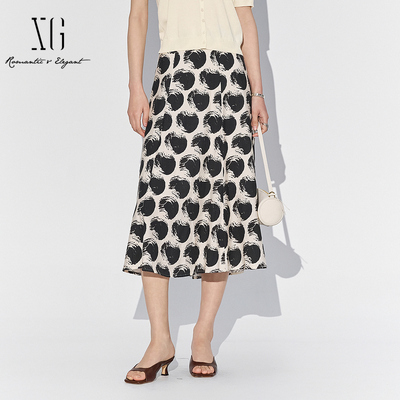 XG雪歌黑白波普风印花半身裙女2025夏新款别致中长裙XL203848B806