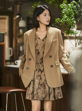 XG雪歌绵羊毛呢大衣XK410023A109