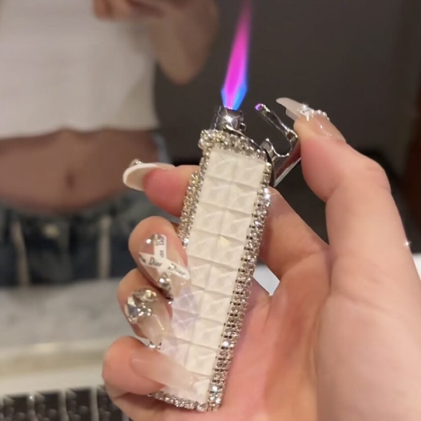 新款镶钻充气耐用定制打火机女士创意防风直冲火机网红送生日礼物