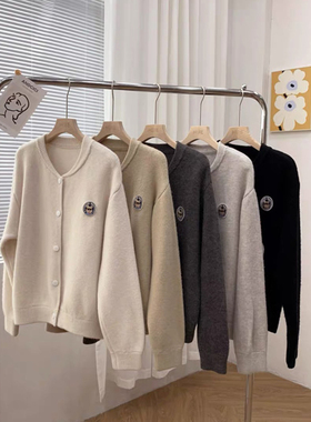 【心动女孩】刺绣小熊毛衣外套女秋冬韩版圆领宽松软糯百搭针织开