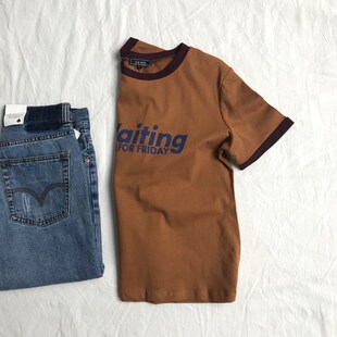 字母tee 深南瓜色显白短款 friday 洋气