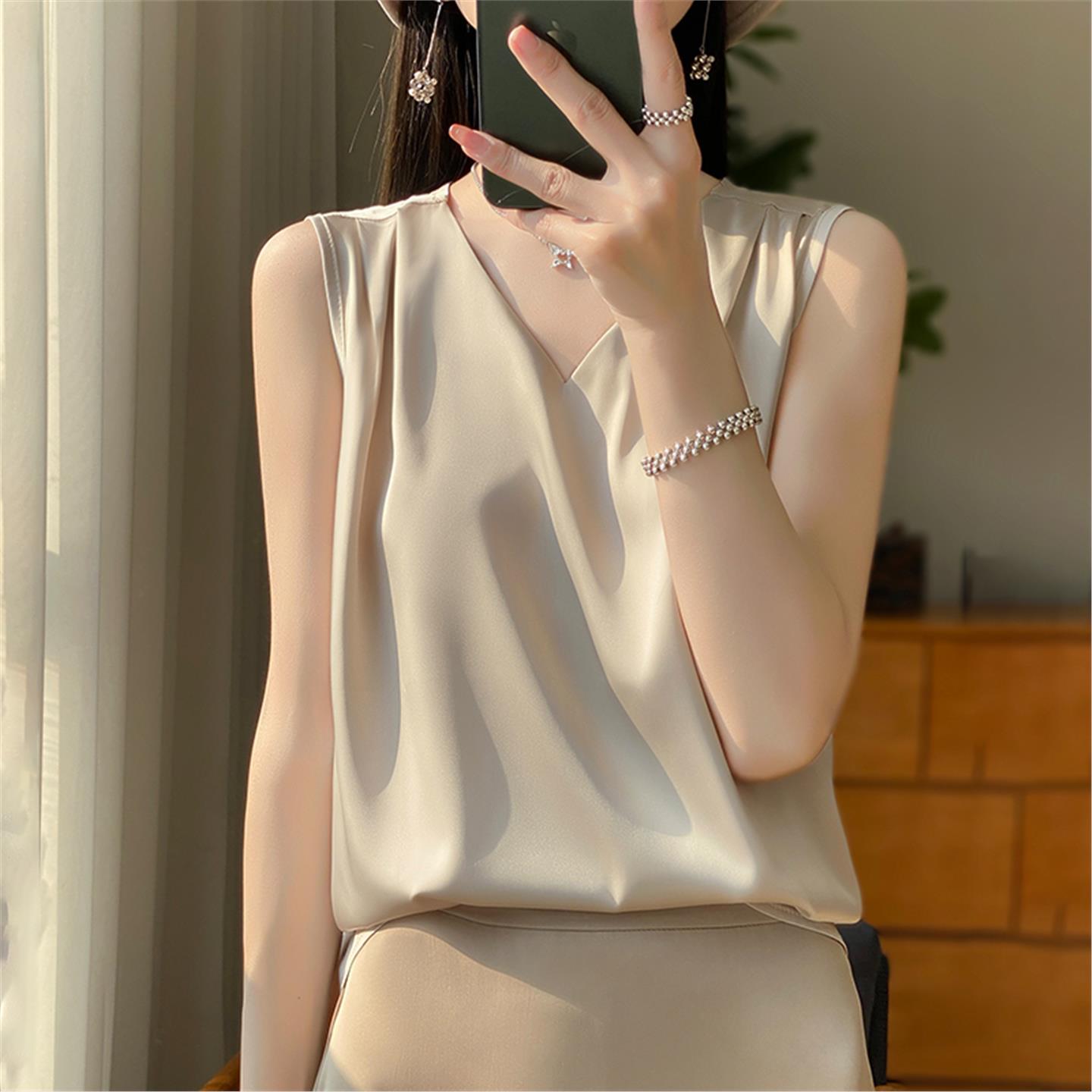 缎面宽松吊带女内搭打底背心穿感上衣V新款无袖轻奢外领夏季高级