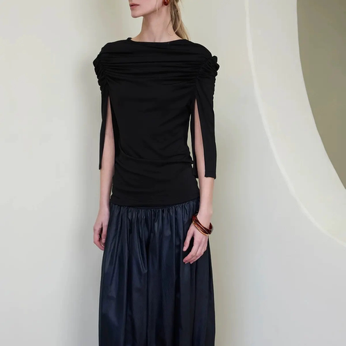 肩部堆褶收腰半袖羊毛上衣 黑色圆领中袖 SIP CLASS 设计师