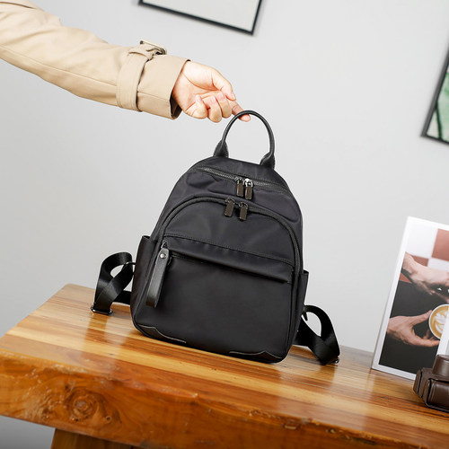 简约轻便通勤双肩包女大容量背包