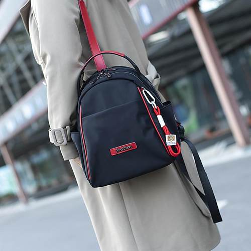 大容量多格女士双肩包简约大气范