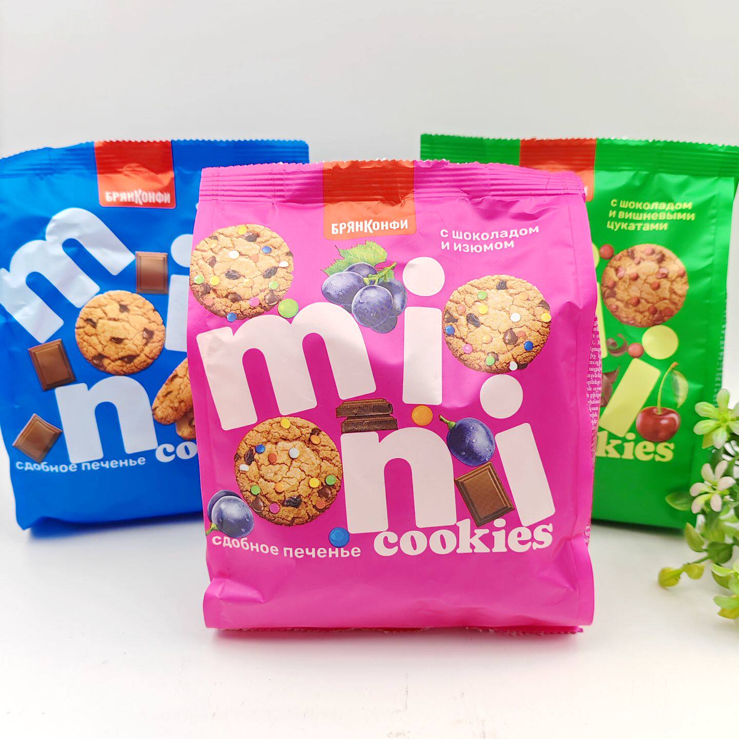 俄罗斯饼干进口葡萄干彩虹糖樱桃味巧克力口味巧克力豆曲奇圆饼干