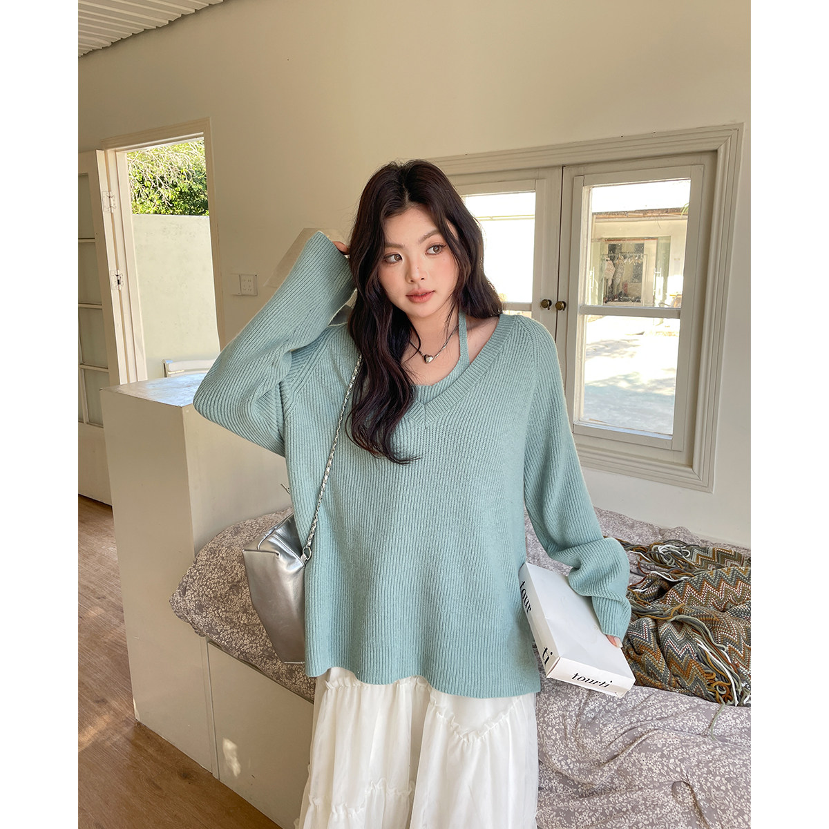 欧尼不胖大码女装秋冬新款挂脖慵懒风V领毛衣宽松显瘦针织衫上衣