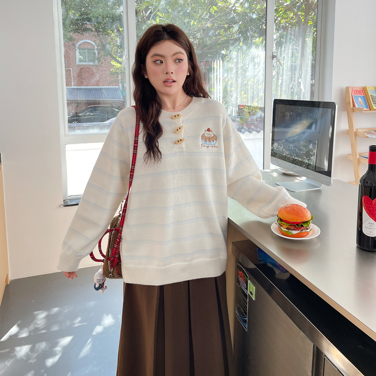 欧尼不胖秋冬韩系清爽蓝撞色条纹牛角扣毛衣胖mm刺绣套头针织上衣,女装/女士精品,毛衣,淘宝优惠券,粉丝福利购,淘宝优惠卷