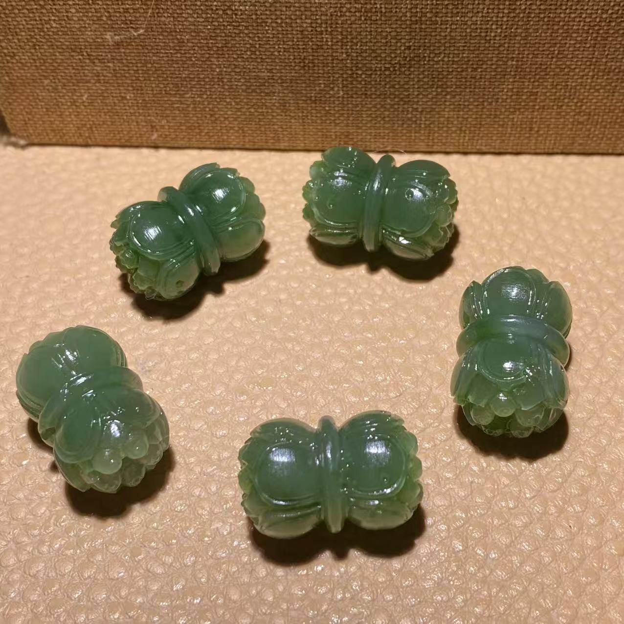 天然和田玉俄罗斯碧玉手工雕刻并蒂莲桶珠腰珠手链手串DIY配饰