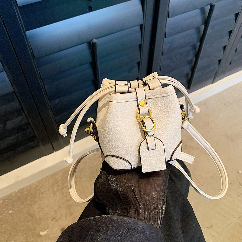 韩版小众设计迷你口红包包女2023新款洋气水桶包潮斜挎包烧麦包