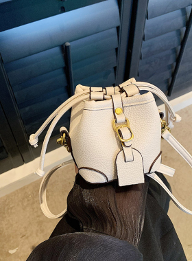 韩版小众设计迷你口红包包女2023新款洋气水桶包潮斜挎包烧麦包