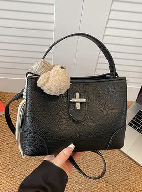 时尚超火手提水桶包2026春夏季新款百搭女斜挎包高级感外出小拎包